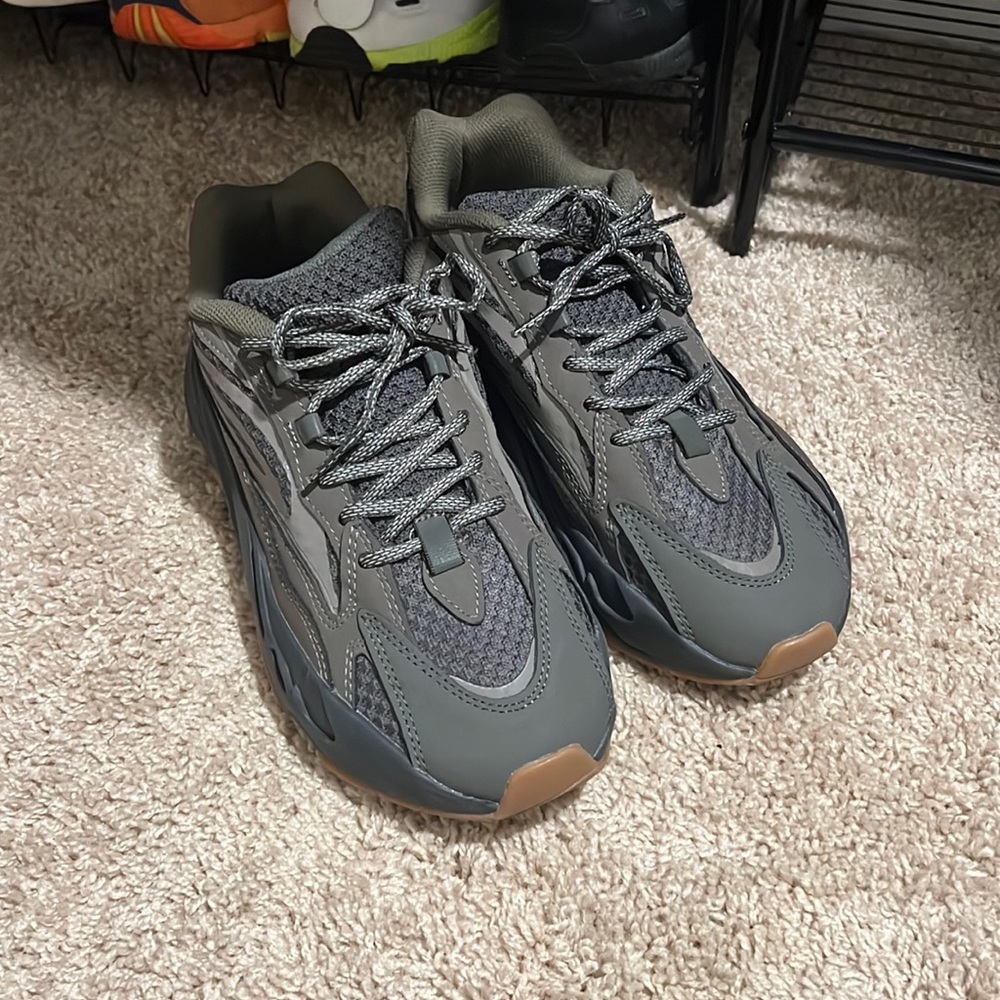 COPY - Yeezy boost 700 v2 Geode